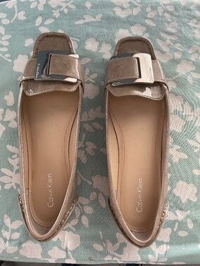 Ladies Anne Klein flats